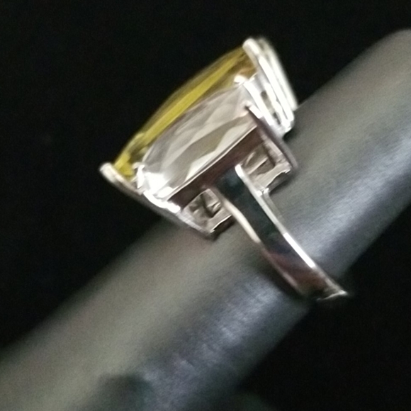 Ring - Picture 3 of 4